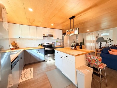 Live the Florida lifestyle in this beautifully updated 2 bedroom - photo 11