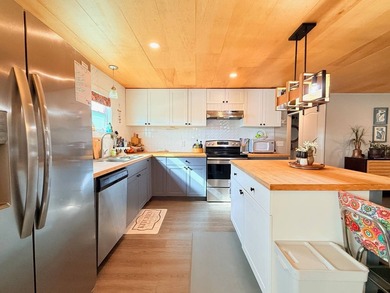 Live the Florida lifestyle in this beautifully updated 2 bedroom - photo 12