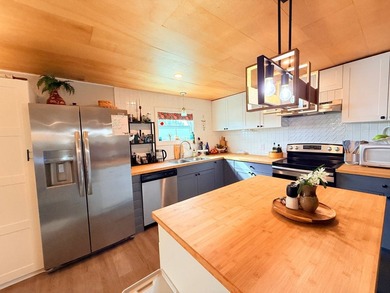 Live the Florida lifestyle in this beautifully updated 2 bedroom - photo 13