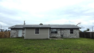 This 3-bedroom, 2-bath home with a garage and fenced backyard - photo 16