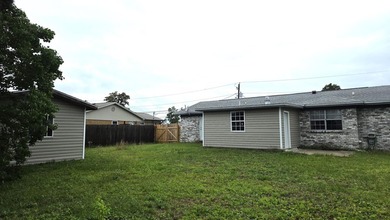 This 3-bedroom, 2-bath home with a garage and fenced backyard - photo 18