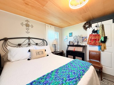 Live the Florida lifestyle in this beautifully updated 2 bedroom - photo 21