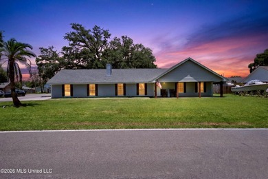 This home is BEAUTIFUL! Fully remodeled in 2019 and nestled in - photo 2