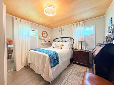 Live the Florida lifestyle in this beautifully updated 2 bedroom - photo 22