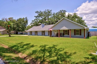 This home is BEAUTIFUL! Fully remodeled in 2019 and nestled in - photo 3