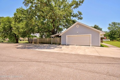 This home is BEAUTIFUL! Fully remodeled in 2019 and nestled in - photo 5