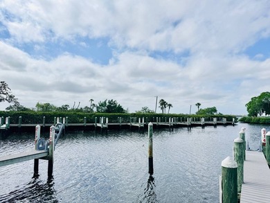 Live the Florida lifestyle in this beautifully updated 2 bedroom - photo 25