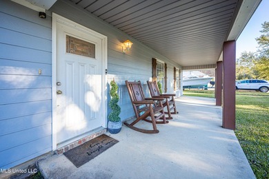 This home is BEAUTIFUL! Fully remodeled in 2019 and nestled in - photo 6