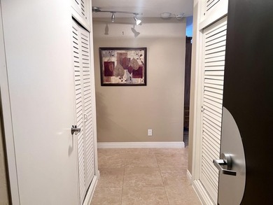 SUNNY & SPACIOUS 1BD/1BA TURNKEY UNIT ACROSS FROM THE SANDY - photo 1