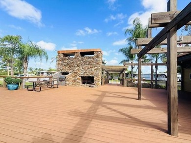 Live the Florida lifestyle in this beautifully updated 2 bedroom - photo 33