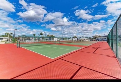 Live the Florida lifestyle in this beautifully updated 2 bedroom - photo 38