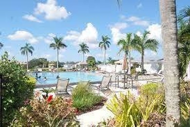 Live the Florida lifestyle in this beautifully updated 2 bedroom - photo 41