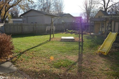 Wonderful 4 bedroom home in lovely McIntosh subdivision with - photo 4