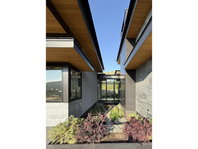 Stunning single-level Mountain Modern home with exceptional - photo 10