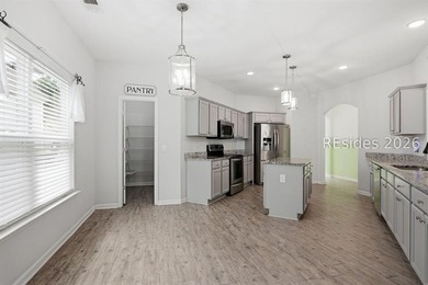 Beautifully maintained home with 3BR 2.5 BA with a great - photo 11