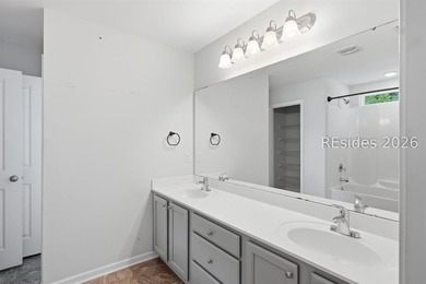Beautifully maintained home with 3BR 2.5 BA with a great - photo 21
