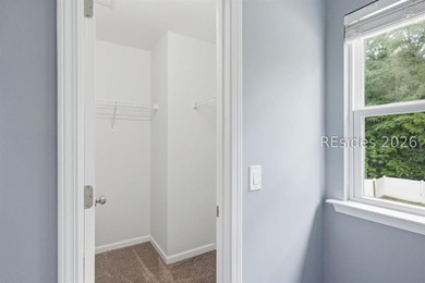 Beautifully maintained home with 3BR 2.5 BA with a great - photo 23