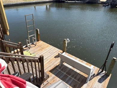 Don't pass this one up! 2/2/2 on the water New roof, new Ac been - photo 30