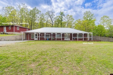 Ideal Family Retreat: This remarkable property offers an ideal - photo 1
