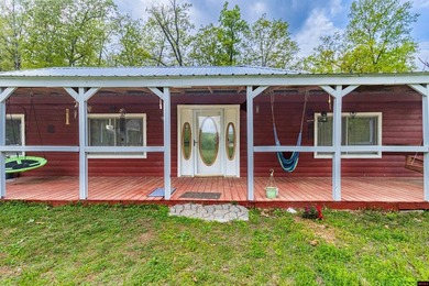 Ideal Family Retreat: This remarkable property offers an ideal - photo 9
