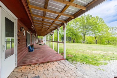 Ideal Family Retreat: This remarkable property offers an ideal - photo 10