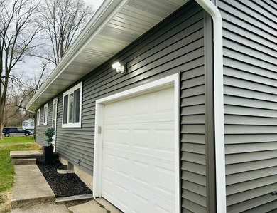 Welcome to 315 Pam Drive, Berrien Springs, MI! This fully - photo 2