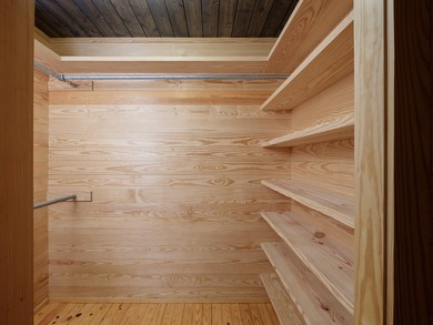 212 Southeast Shore Drive offers a level of craftsmanship and - photo 22