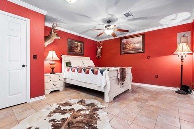 Ladies and Gentleman! This property has amenities for the both - photo 12