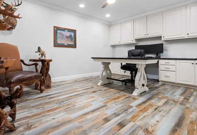 Ladies and Gentleman! This property has amenities for the both - photo 13