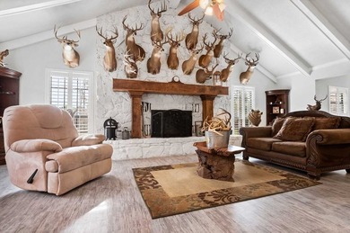 Ladies and Gentleman! This property has amenities for the both - photo 16