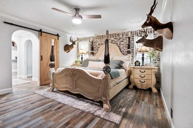 Ladies and Gentleman! This property has amenities for the both - photo 19