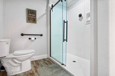 Ladies and Gentleman! This property has amenities for the both - photo 22