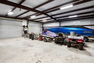 Ladies and Gentleman! This property has amenities for the both - photo 23