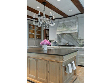 Timeless architecture, thoughtful modernization, and an - photo 46