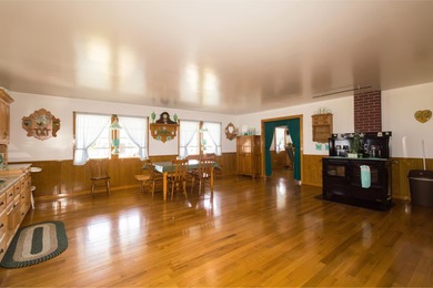 Welcome to a rare and remarkable property that combines country - photo 11