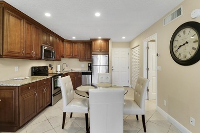 Beautifully renovated and offered Turnkey, this fully furnished - photo 11