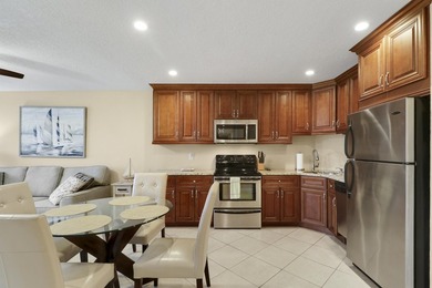 Beautifully renovated and offered Turnkey, this fully furnished - photo 13