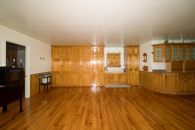 Welcome to a rare and remarkable property that combines country - photo 14