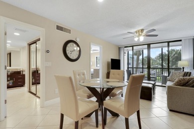 Beautifully renovated and offered Turnkey, this fully furnished - photo 14