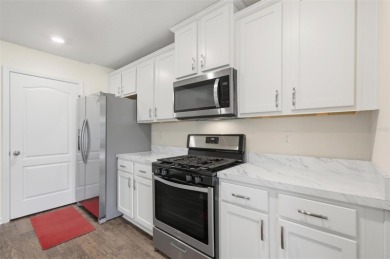 Short Sale. BRING ALL OFFERS! This beautiful home is perfectly - photo 15