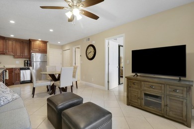 Beautifully renovated and offered Turnkey, this fully furnished - photo 18