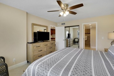 Beautifully renovated and offered Turnkey, this fully furnished - photo 21