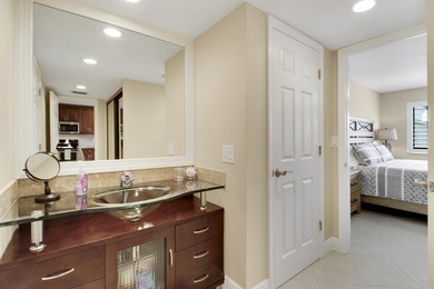 Beautifully renovated and offered Turnkey, this fully furnished - photo 22