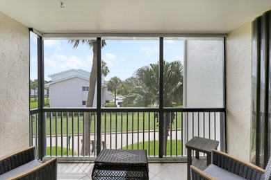 Beautifully renovated and offered Turnkey, this fully furnished - photo 27