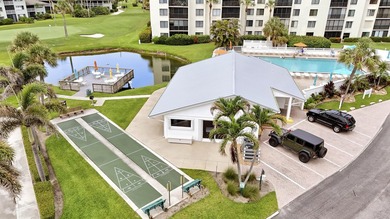 Beautifully renovated and offered Turnkey, this fully furnished - photo 29