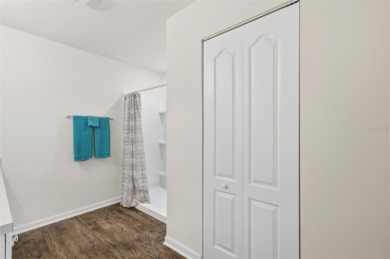 Short Sale. BRING ALL OFFERS! This beautiful home is perfectly - photo 36