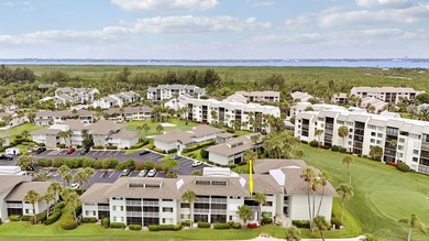 Beautifully renovated and offered Turnkey, this fully furnished - photo 42