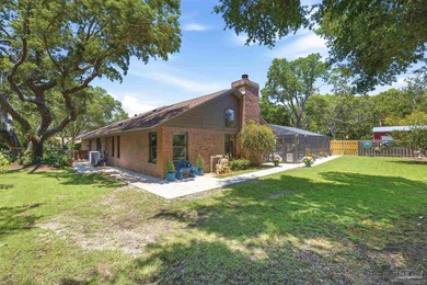Beautifully updated custom pool home with a new roof (2022) - photo 44