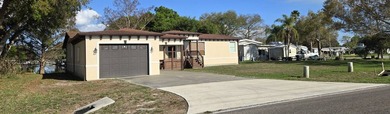 Beautifully maintained, furnished 3-bedroom, 2.5-bath waterfront - photo 2