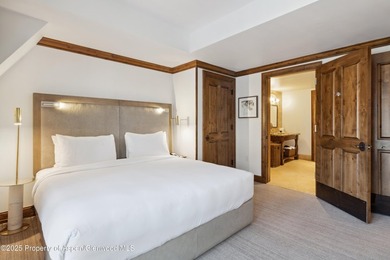 2024 renovations completed (including new decor, furniture - photo 13